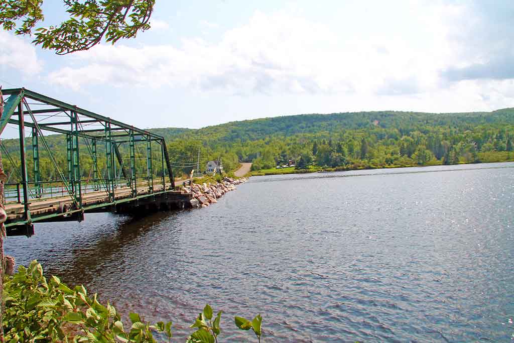 2 apartment Home in Valley Mills near Bras d'Or Lake on Cape Breton